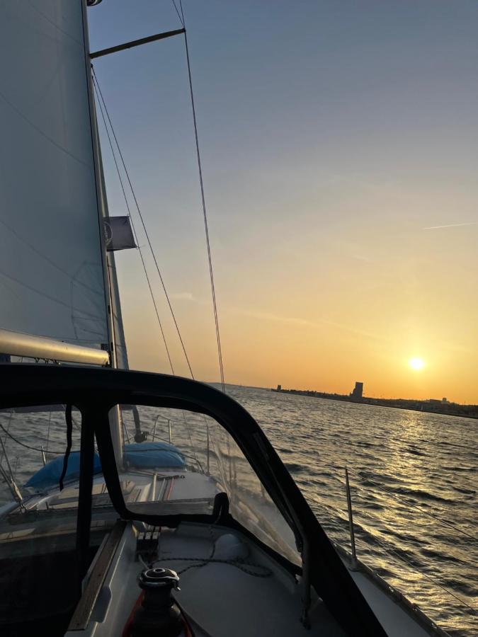 Stay In A Boat - Lisboa 외부 사진