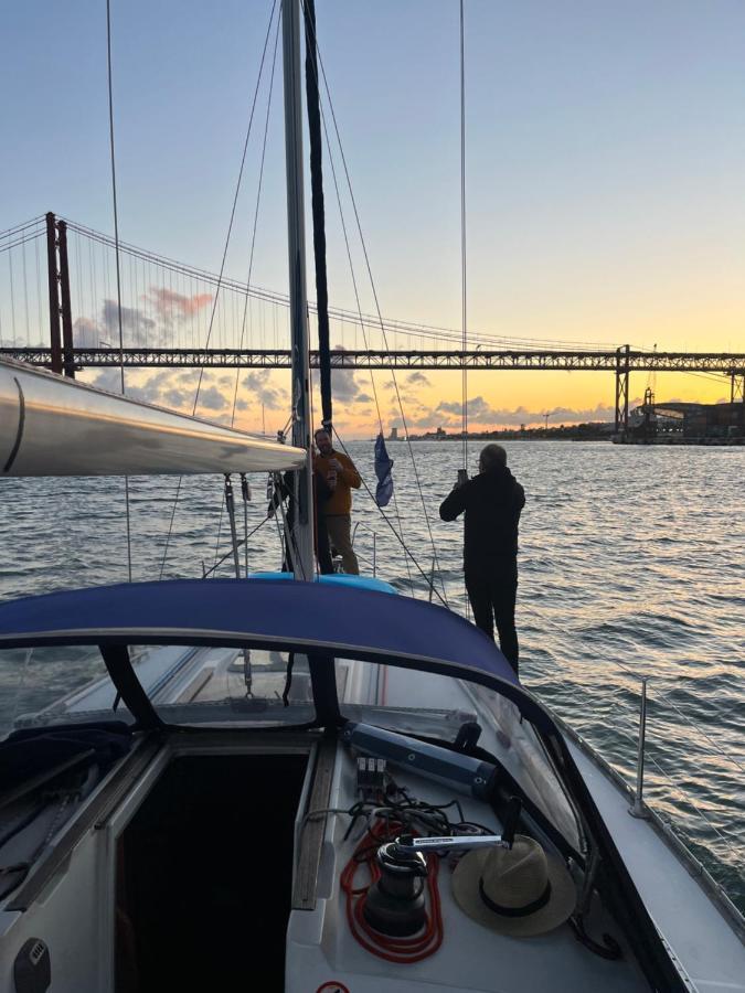 Stay In A Boat - Lisboa 외부 사진