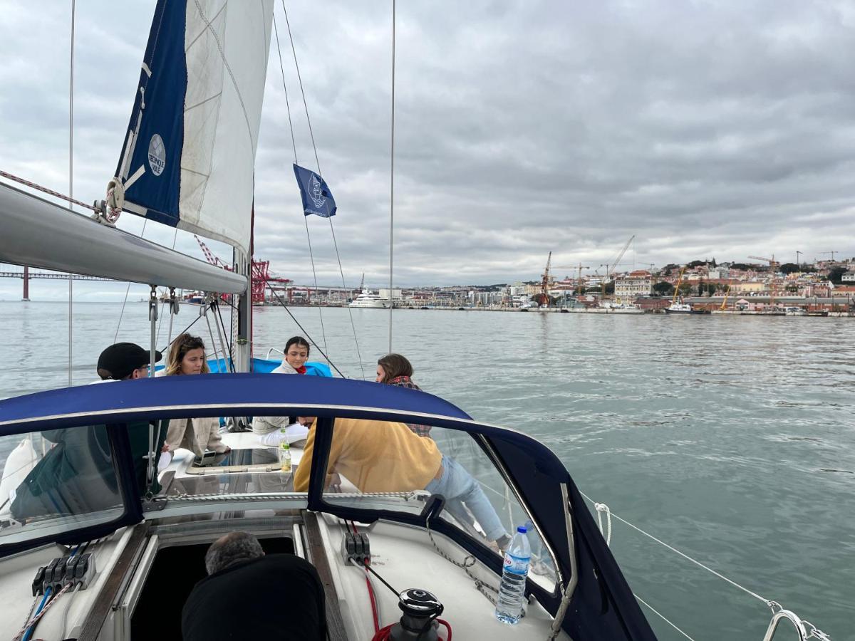 Stay In A Boat - Lisboa 외부 사진