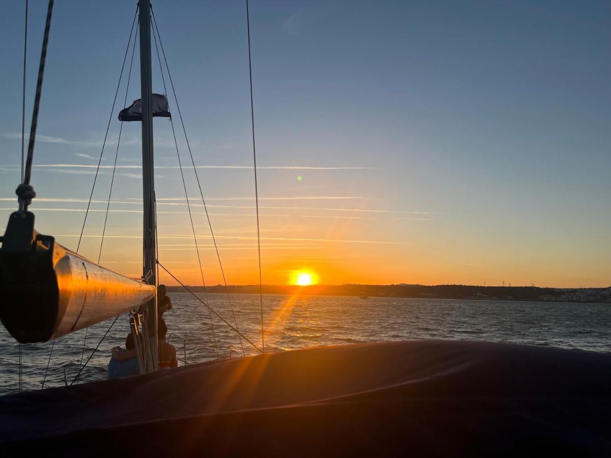 Stay In A Boat - Lisboa 외부 사진