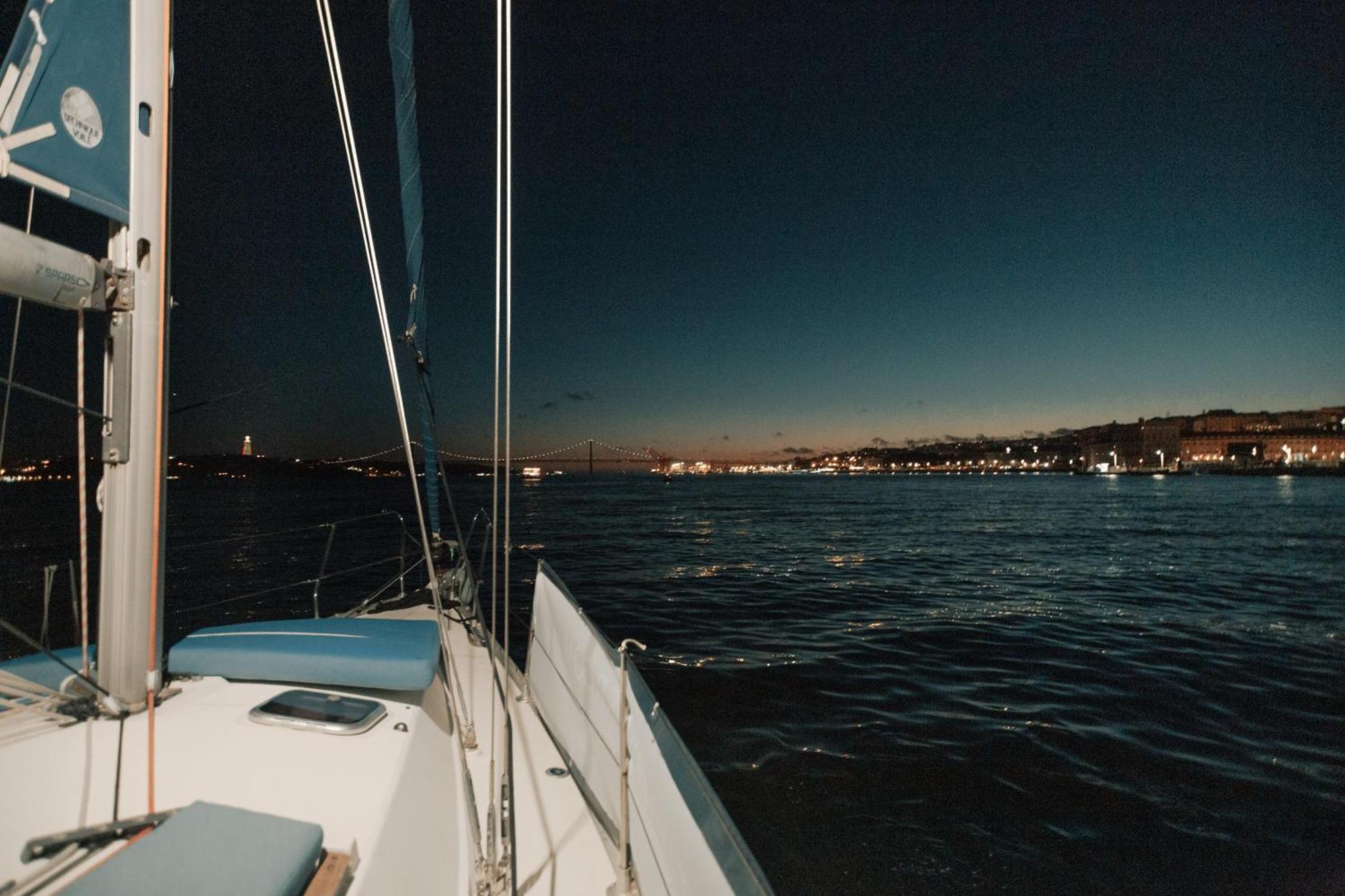 Stay In A Boat - Lisboa 외부 사진